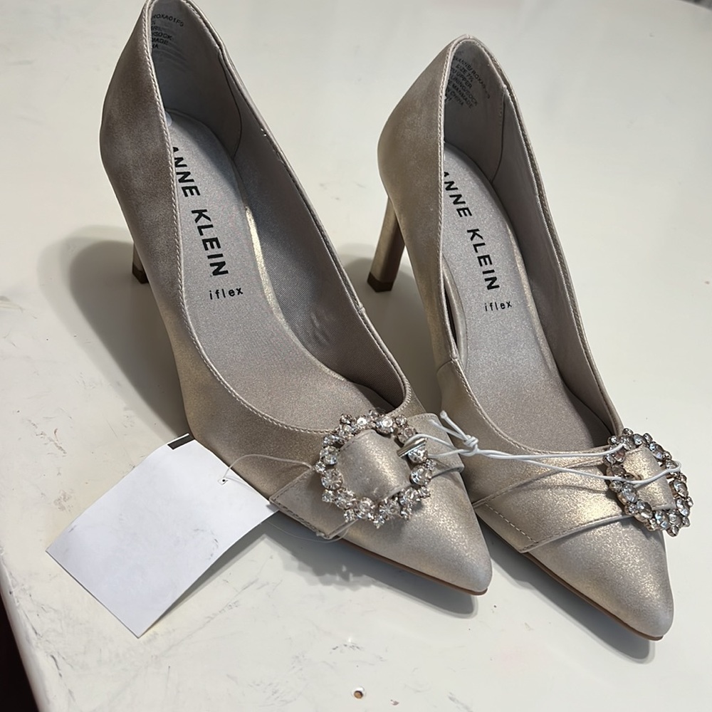 New! Anne Klein Roxanne Distressed Gold Leather Heels with Rhinestones Size 7.5